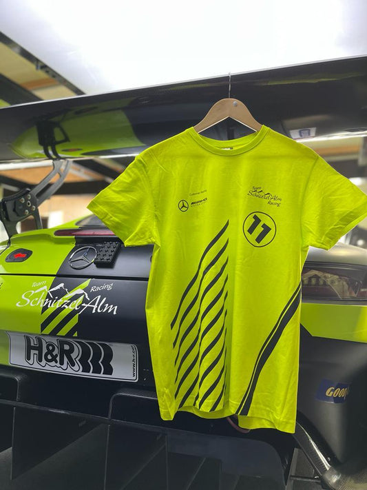 Schnitzelalm Racing T-Shirt neongelb, Vorderseite am Rennwagen